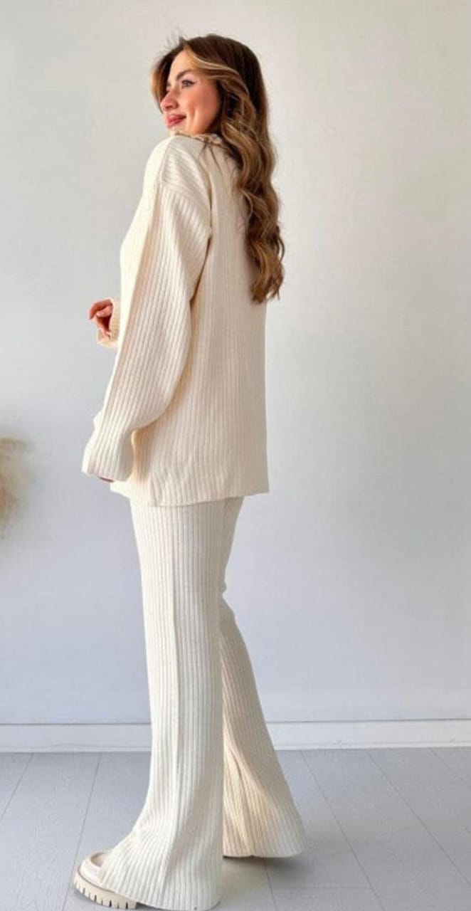 Winter Rib Stretchable Track Suit with High-Neck Zipper Shirt and Bottom Zipper Flapper.